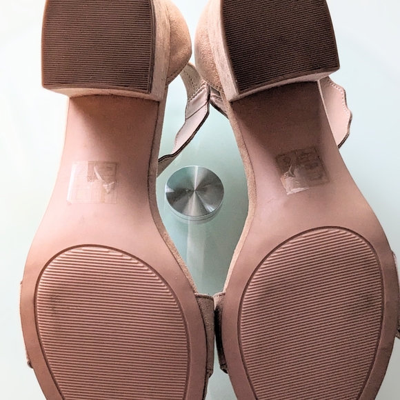 Pennington's, Scalloped edge, vegan, block heel sandals. - Picture 4 of 16